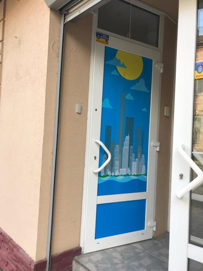 Міни-Хостел Родинного Типу Dubai Użhorod Zewnętrze zdjęcie