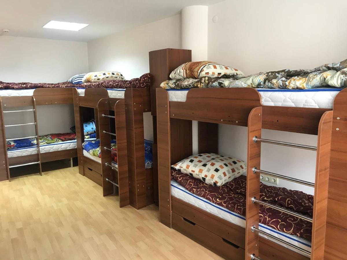Міни-Хостел Родинного Типу Dubai Użhorod Zewnętrze zdjęcie