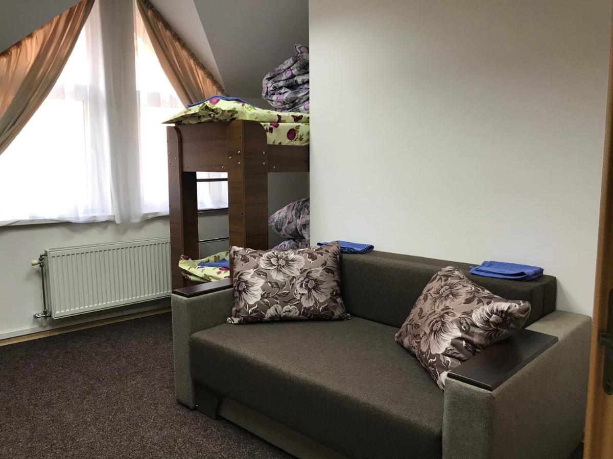 Міни-Хостел Родинного Типу Dubai Użhorod Zewnętrze zdjęcie